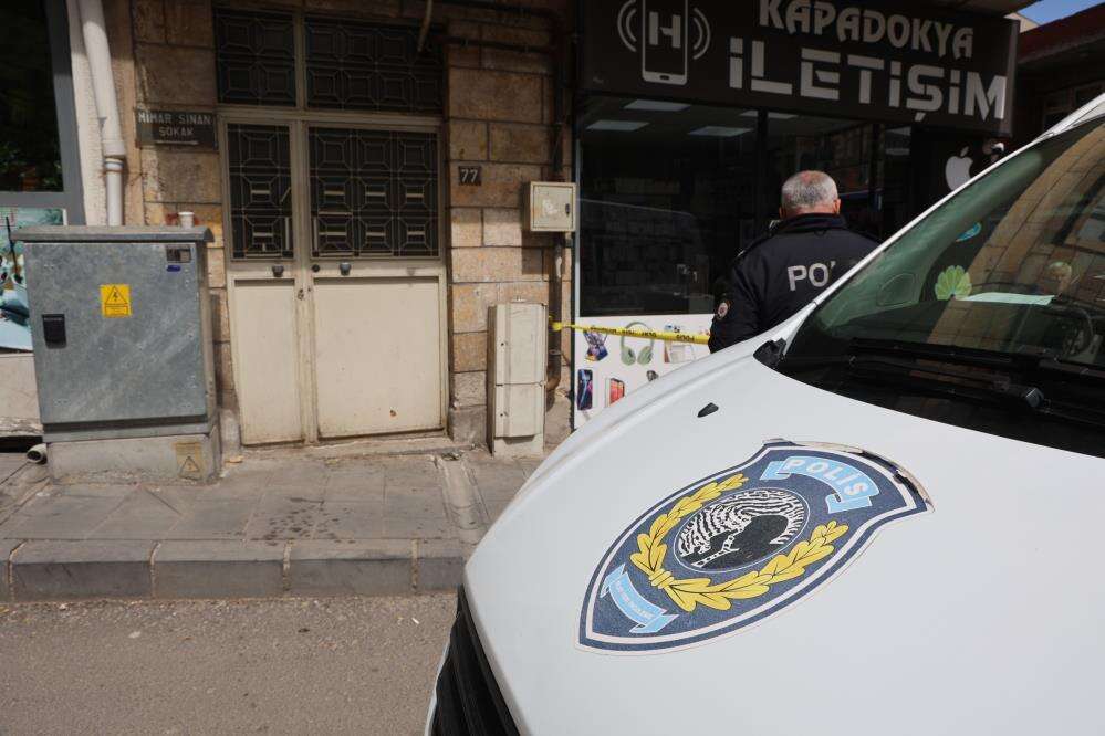 Silahlı saldırıya çakmakla karşılık verdiler! İlginç anlar kamerada 3